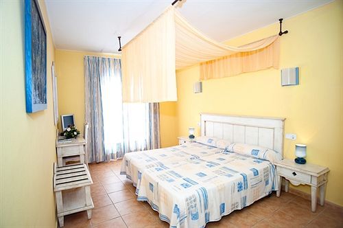 Hostal Hpc Porto Colom Exterior foto